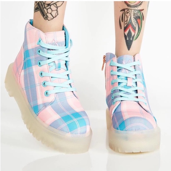 YRU Pink and blue boots - Picture 2 of 5